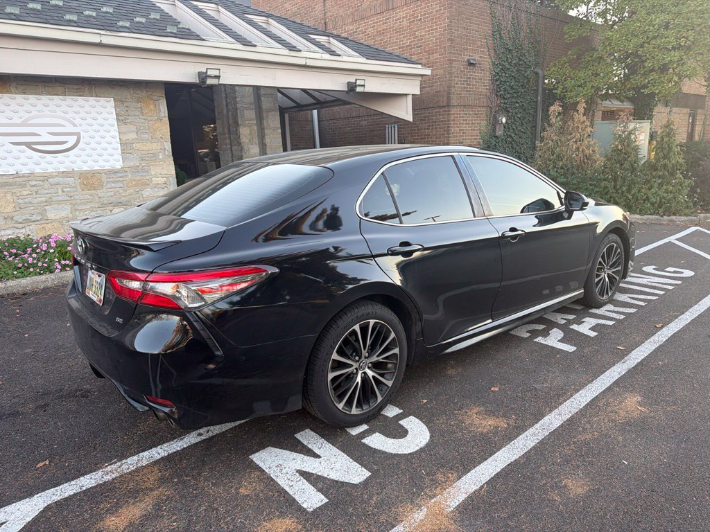 Used 2018 Toyota Camry SE FWD image 6