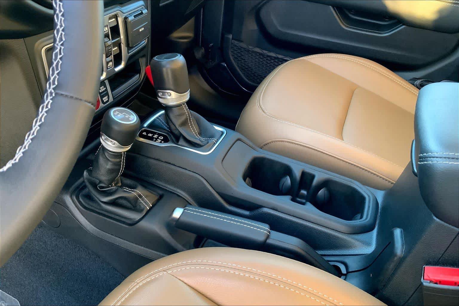 Used 2023 Jeep Gladiator Rubicon w/ LED Lighting Group AWD/4WD image 14