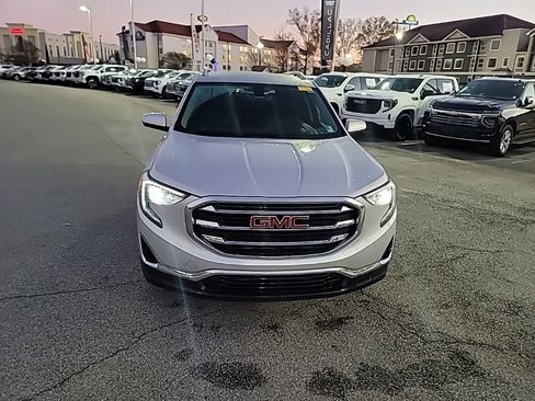 Used 2019 GMC Terrain SLT image 2