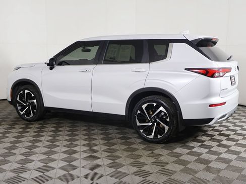 Used 2024 Mitsubishi Outlander SE AWD/4WD image 14