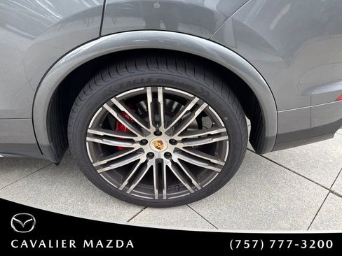 Used 2018 Porsche Cayenne Turbo AWD/4WD image 9
