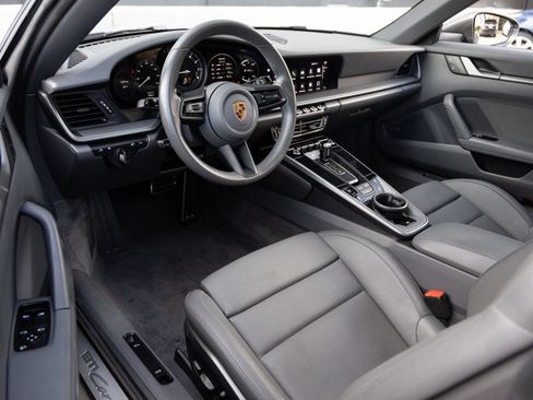 Certified 2024 Porsche 911 Carrera RWD image 3