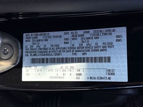 Used 2025 Lincoln Corsair AWD image 23