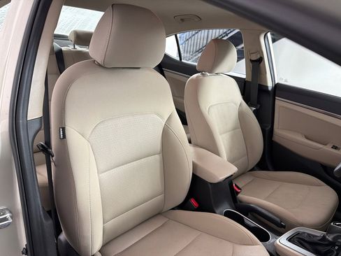 Used 2017 Hyundai Elantra SE image 23