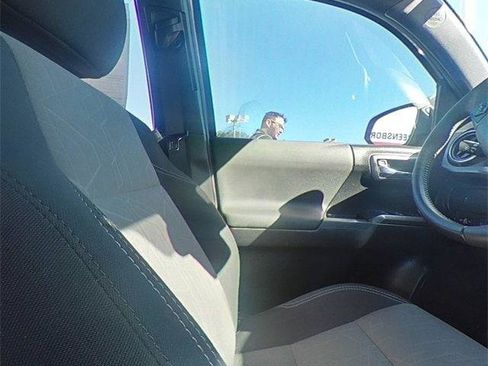 Certified 2021 Toyota Tacoma TRD Off-Road image 37