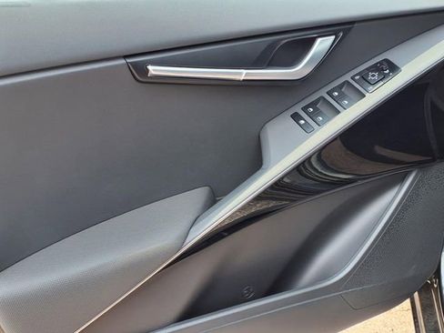 New 2025 Kia Niro EX image 18