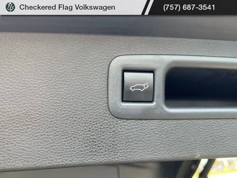 Used 2023 Toyota Highlander LE image 32