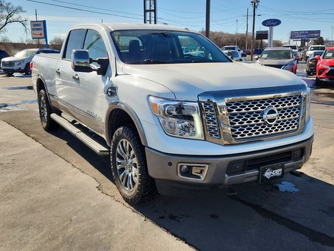 Used 2019 Nissan Titan Platinum Reserve w/ Platinum Utility Package image 6