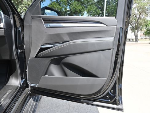 New 2025 Cadillac Escalade ESV Premium Luxury w/ LPO, Radiant Package image 29