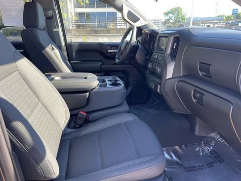 Used 2022 Chevrolet Silverado 1500 Custom Trail Boss AWD/4WD image 17