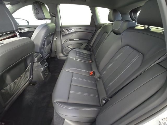 Used 2023 Audi Q4 e-tron Premium Plus w/ Premium Plus AWD/4WD image 9