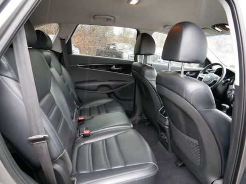 Used 2019 Kia Sorento EX image 9