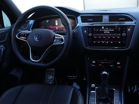 Used 2024 Volkswagen Tiguan SE R-Line image 28