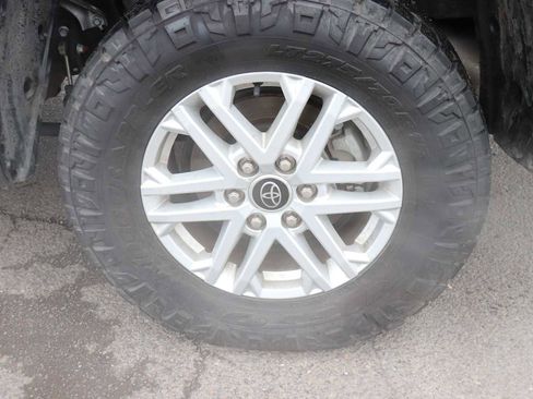 Used 2022 Toyota Tundra SR5 w/ SR5 Convenience Package image 9