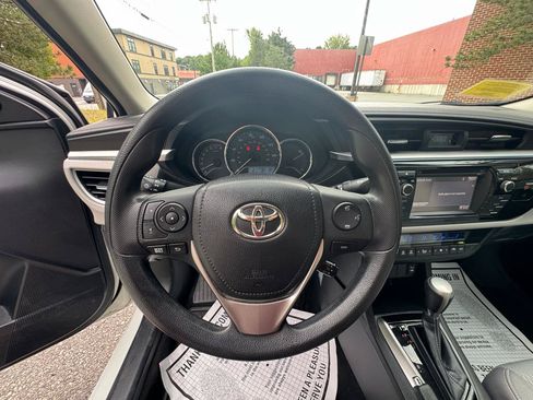 Used 2016 Toyota Corolla LE FWD image 15