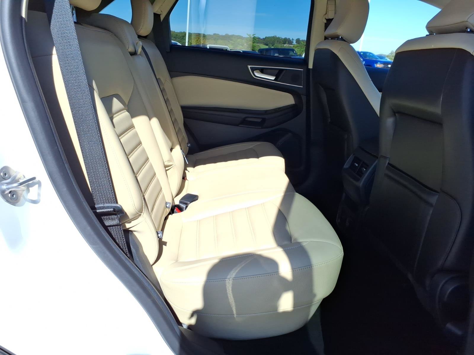 Certified 2024 Ford Edge SEL w/ Convenience Package AWD/4WD image 9