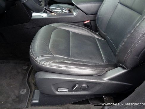 Used 2018 Ford Explorer XLT w/ Equipment Group 202A image 9