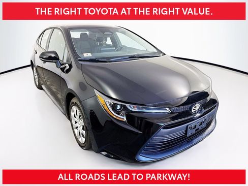 Certified 2025 Toyota Corolla LE FWD image 1