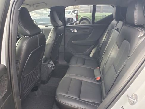 Used 2023 Volvo XC40 B5 Core w/ Convenience Package image 28