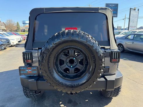 Used 2018 Jeep Wrangler Unlimited Sport S AWD/4WD image 4