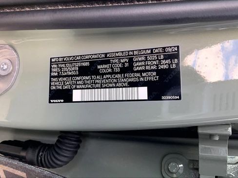 Used 2025 Volvo XC40 B5 Core w/ Protection Package Premier image 34