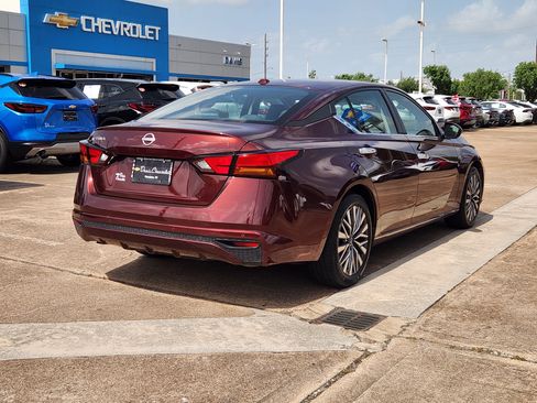 Used 2024 Nissan Altima 2.5 SV FWD image 6