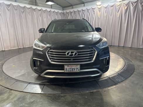 Used 2018 Hyundai Santa Fe SE image 2