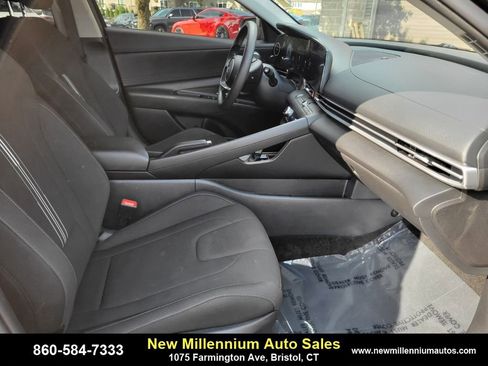 Used 2024 Hyundai Elantra SEL FWD image 10