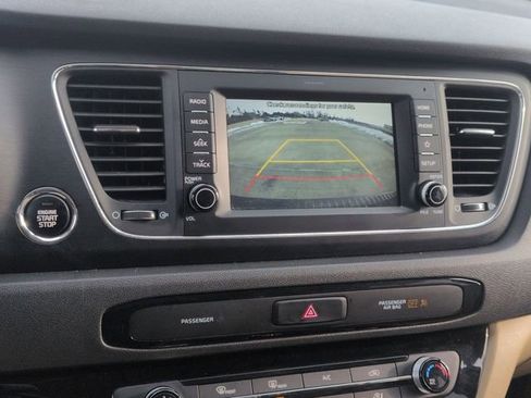 Used 2021 Kia Sedona EX image 19