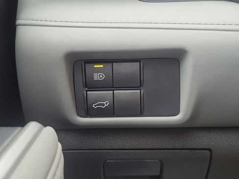 Used 2021 Toyota Highlander XLE image 23