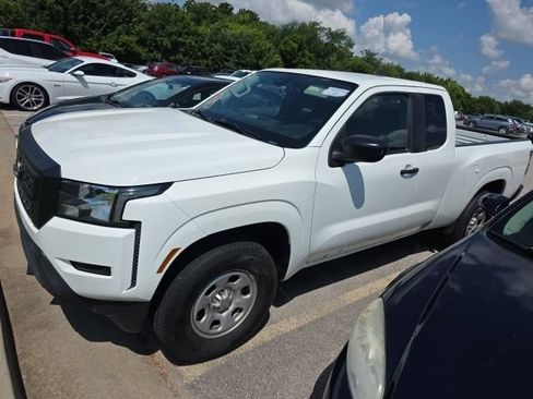 Used 2022 Nissan Frontier S RWD image 2