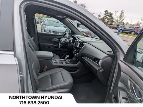 Used 2023 Chevrolet Traverse LT w/ LT Premium Package AWD/4WD image 42