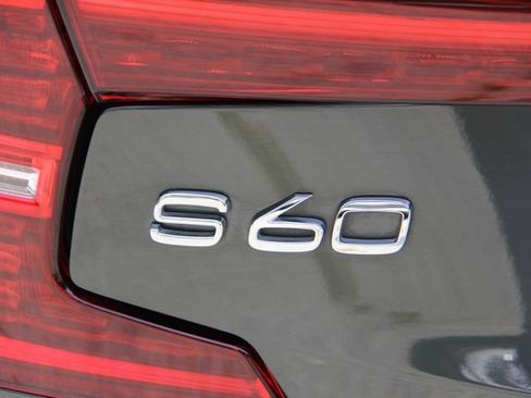 Used 2020 Volvo S60 T5 Momentum FWD image 9