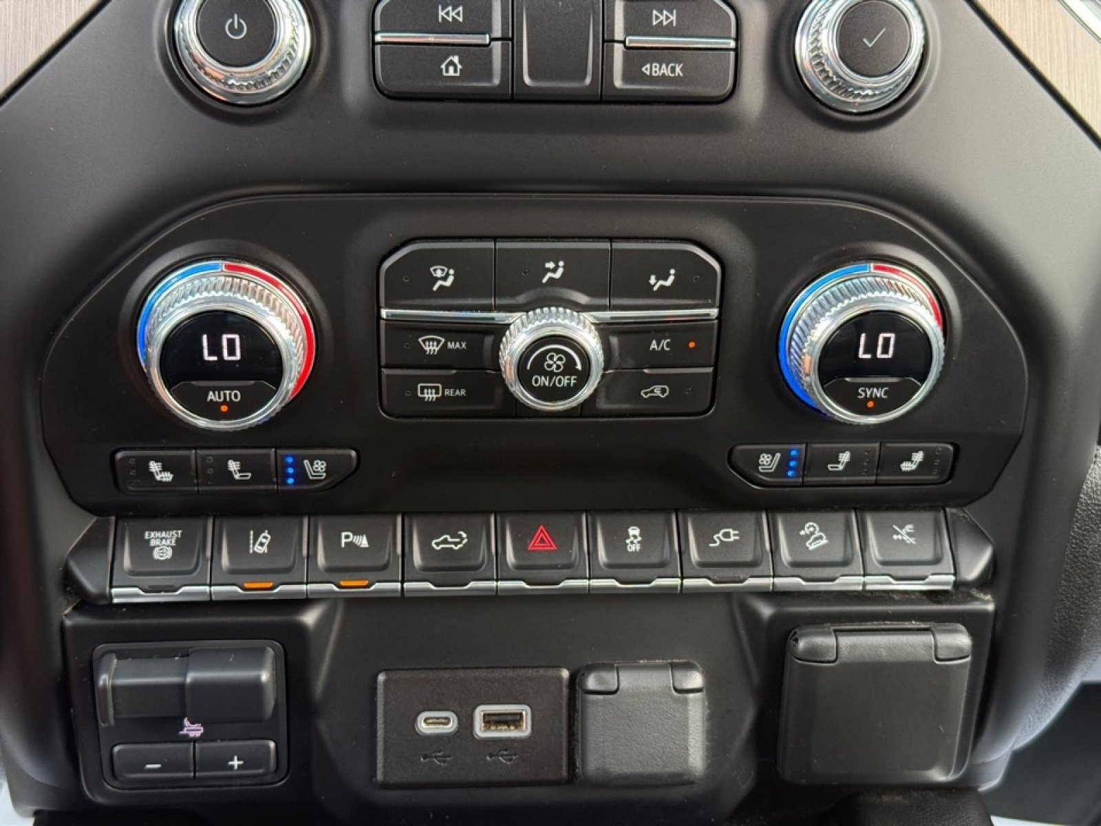 Used 2023 GMC Sierra 2500 Denali w/ Denali Black Diamond Edition AWD/4WD image 18