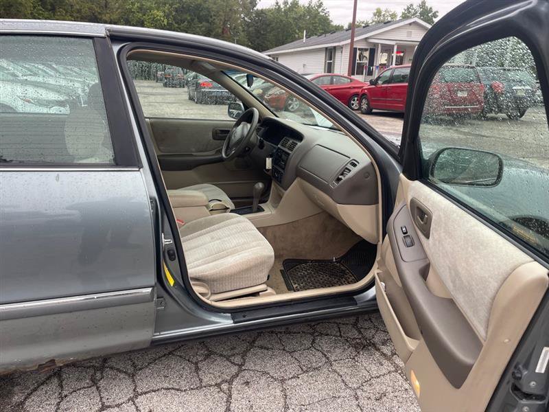 Used 2005 Ford Taurus SE FWD image 9
