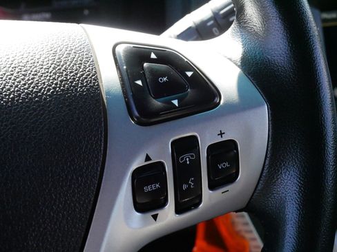 Used 2013 Ford Explorer XLT FWD image 25