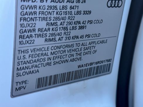 Used 2024 Audi Q8 Premium Plus w/ Premium Plus Package image 28