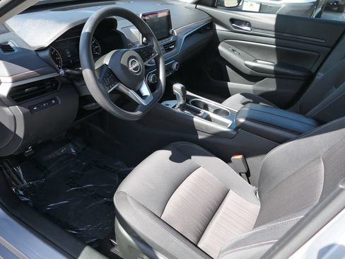 Used 2024 Nissan Altima 2.5 SV FWD image 10