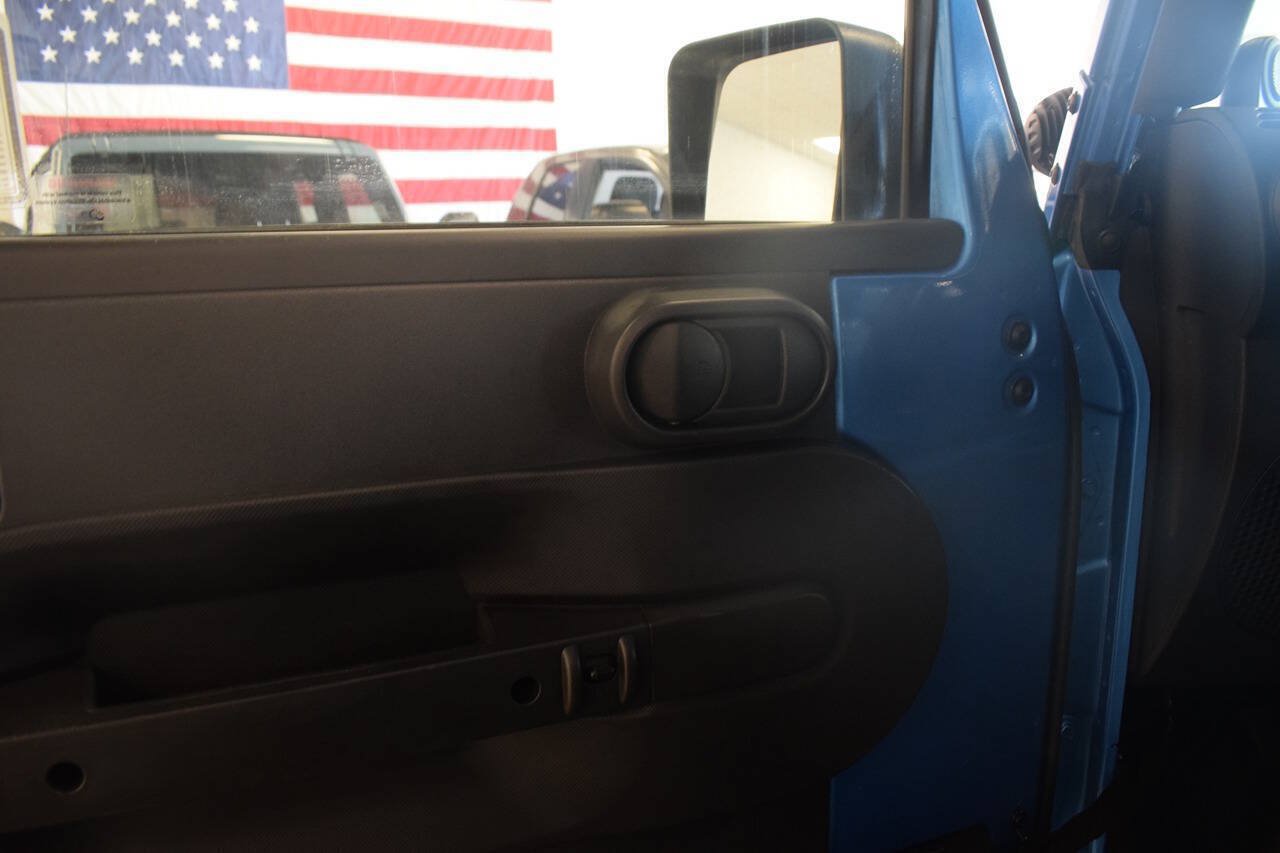 Used 2010 Jeep Wrangler Rubicon w/ PWR Convenience Group AWD/4WD image 18