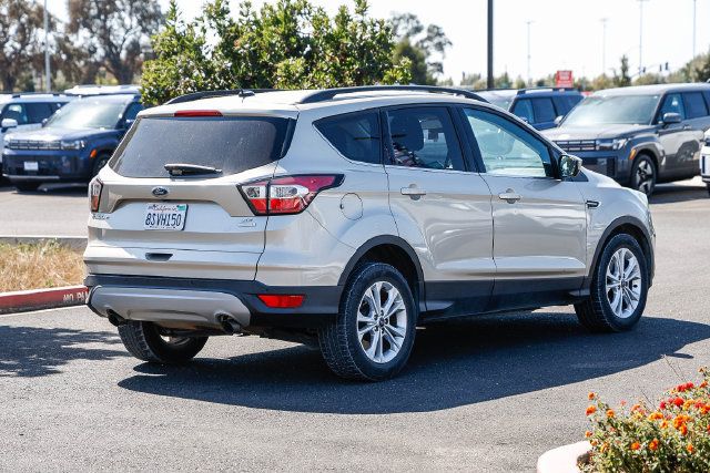 Used 2017 Ford Escape SE w/ Equipment Group 201A FWD image 5