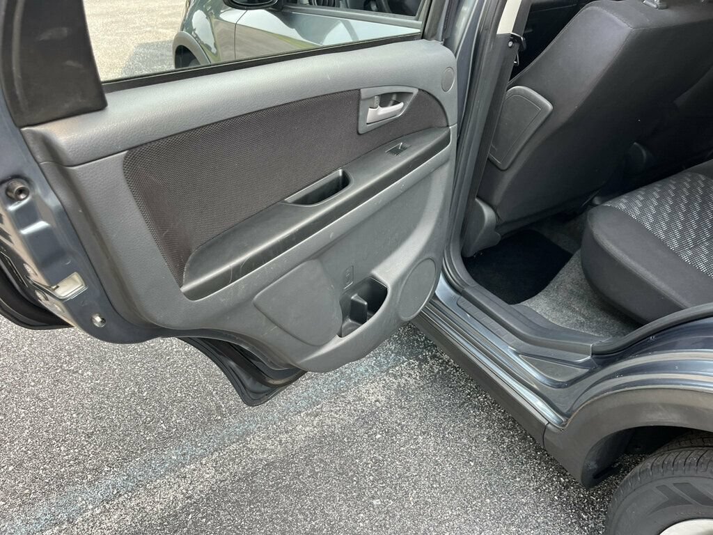 Used 2009 Suzuki SX4 AWD Hatchback w/ Touring Pkg image 27