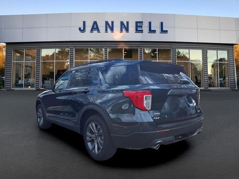 Used 2022 Ford Explorer XLT w/ Equipment Group 202A image 7