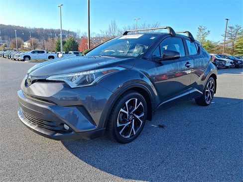 Used 2018 Toyota C-HR XLE image 3