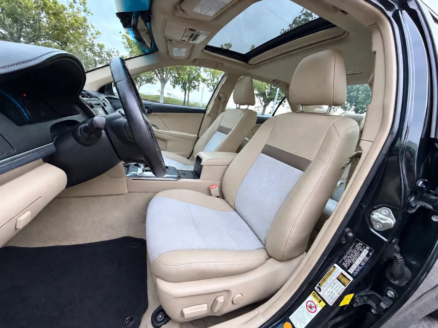 Used 2012 Toyota Camry XLE w/ Leather Pkg FWD image 9