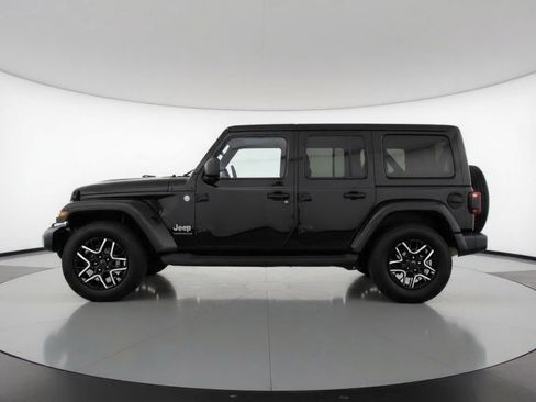 Used 2025 Jeep Wrangler Sahara image 5
