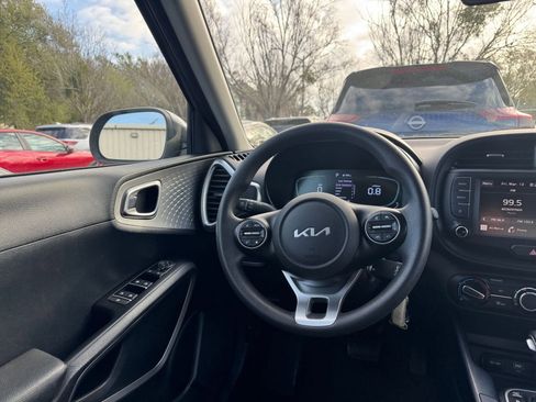 Used 2025 Kia Soul LX w/ LX Technology Package image 32