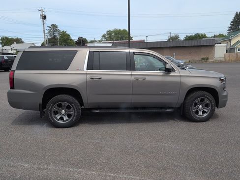 Used 2019 Chevrolet Suburban LT w/ Off-Road Package AWD/4WD image 9
