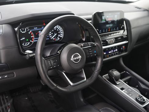 Used 2024 Nissan Pathfinder SL AWD/4WD image 22
