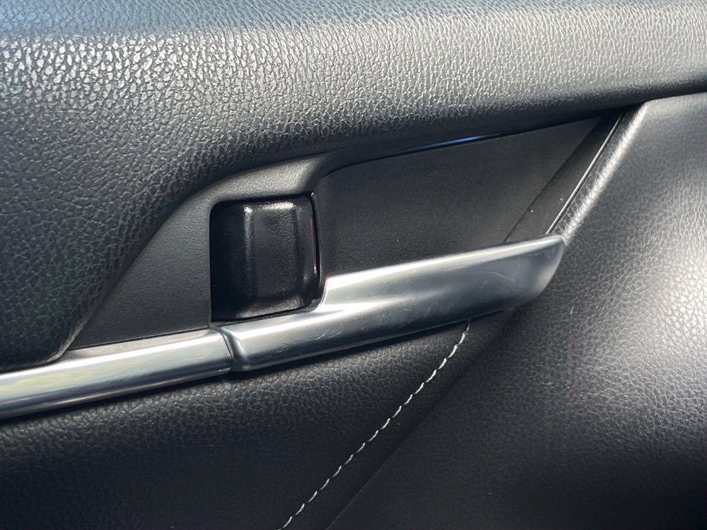 Used 2018 Toyota Camry XSE FWD image 12