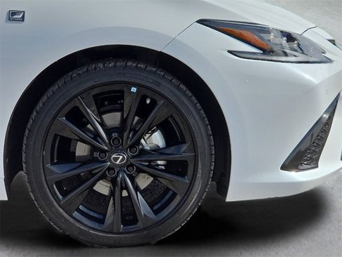 Used 2024 Lexus ES 300h F Sport w/ Accessory Package (Z2) image 11